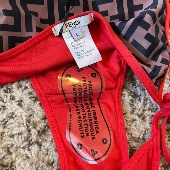 Fendi bikini - Picture 6 of 7